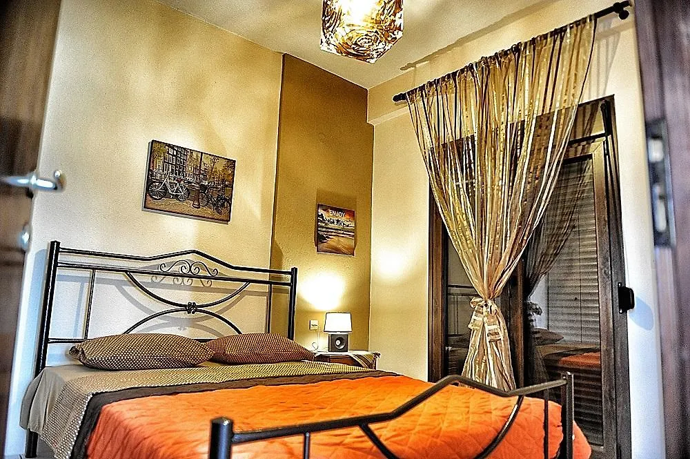 פסאקודיה Palm Tree Apartments