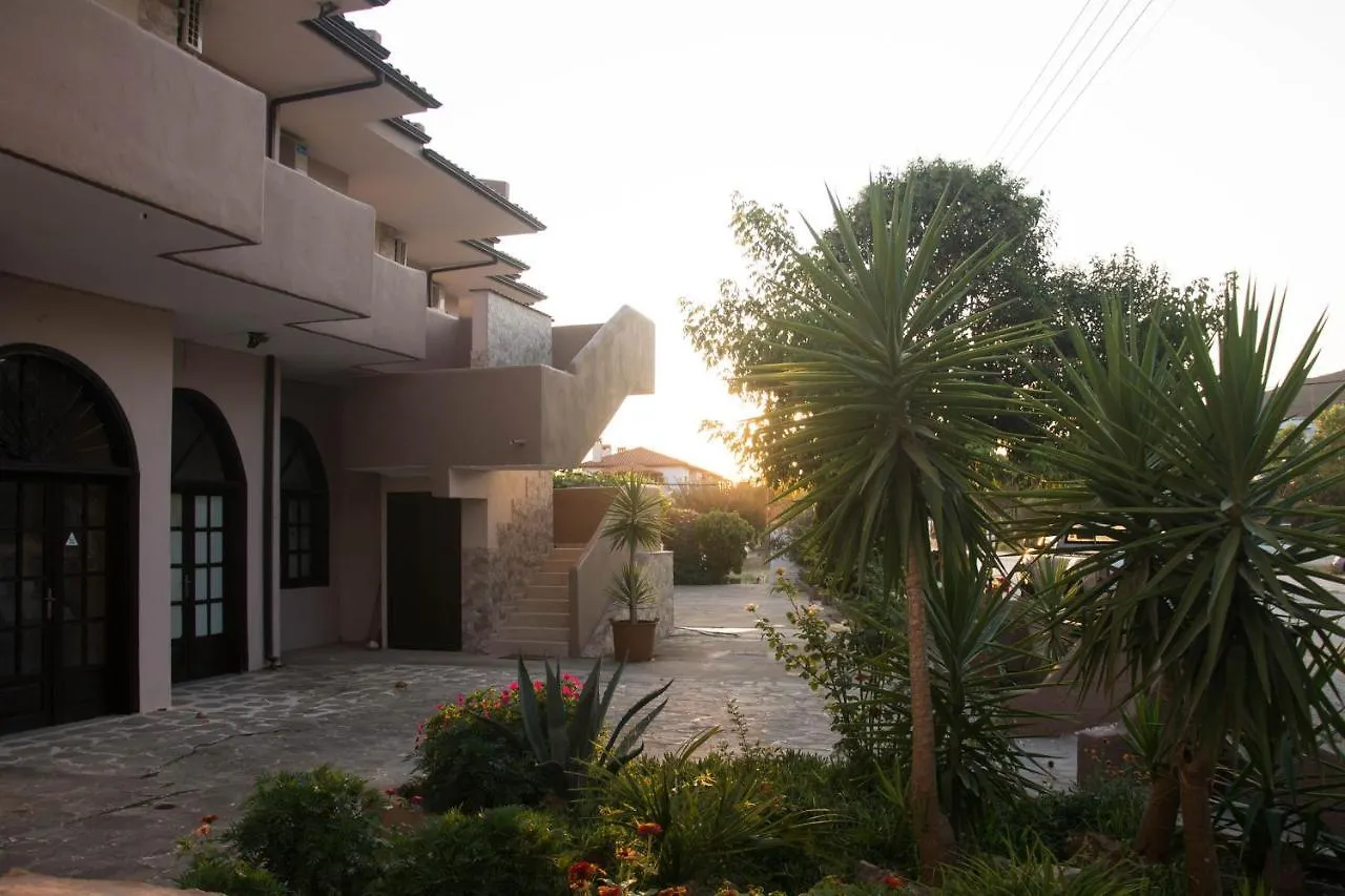 פסאקודיה Palm Tree Apartments